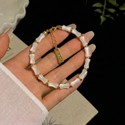 Weißes Perlmutt Armband aus 18K vergoldet Copper